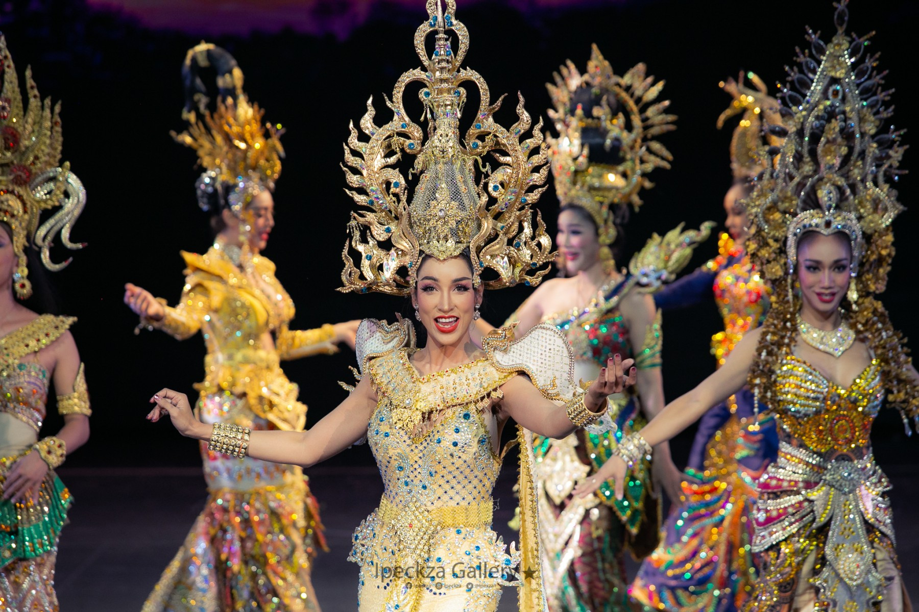 show diễn Thái Lan